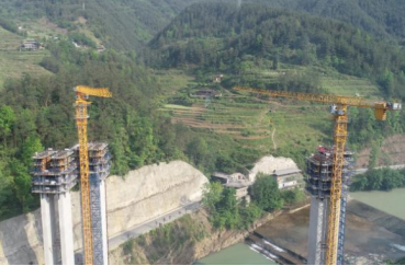 巫云開高速湯溪河大橋主墩封頂使用防墜器