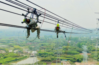 電力工人百米高空檢修使用防墜器