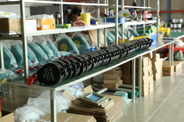 成華防墜器貨架庫(kù)存一角