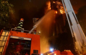 消防員救火時會攜帶成華防墜器嗎