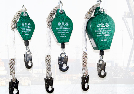 高空防墜器在南方斜屋頂維修工作中的應用